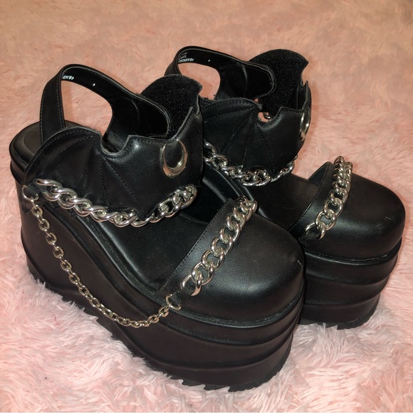 Demonia Wave-20 Bat Wing Platform Heels - Picture 1 of 2